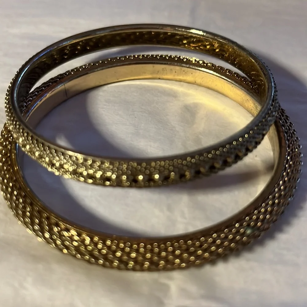 Four gold tone bangles - Picture 3 of 3